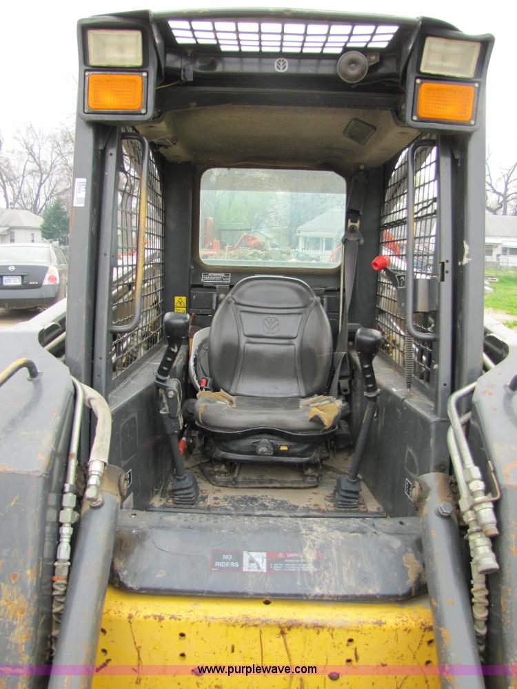 image for item 8671 New Holland LS180 skid steer