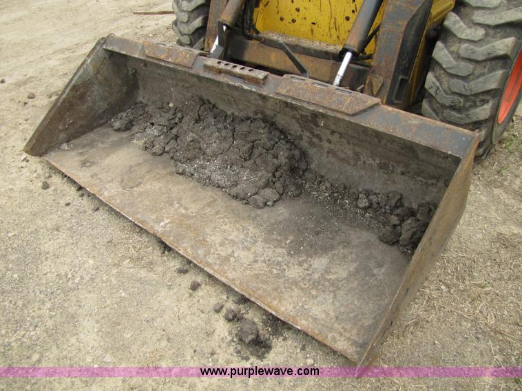 image for item 8671 New Holland LS180 skid steer