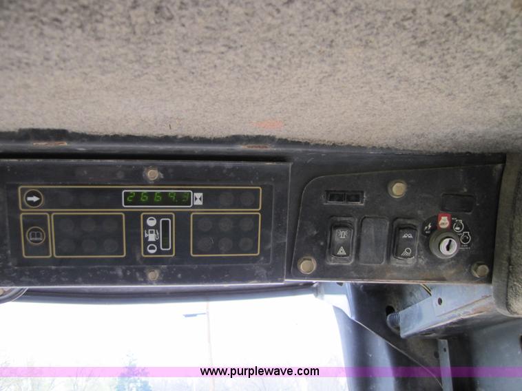 image for item 8671 New Holland LS180 skid steer