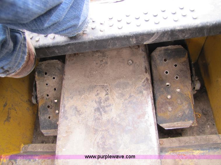 image for item 8671 New Holland LS180 skid steer