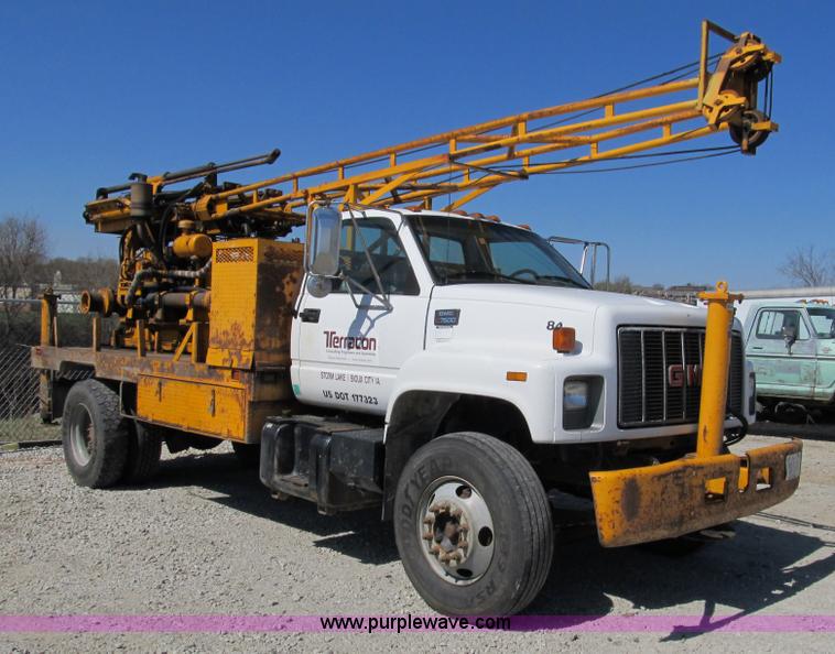 image for item 8990 1998 GMC C7500 truck with CME drilling attachment