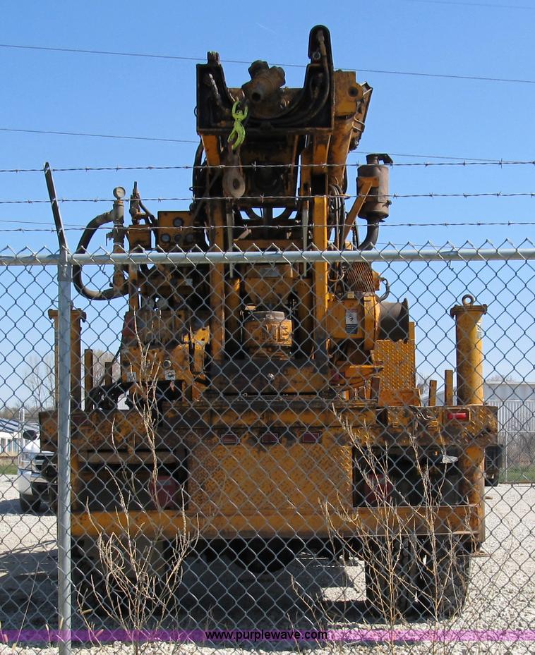 image for item 8990 1998 GMC C7500 truck with CME drilling attachment