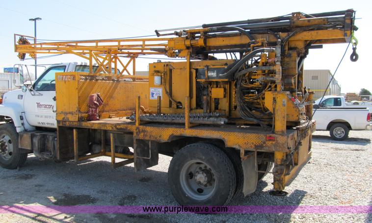 image for item 8990 1998 GMC C7500 truck with CME drilling attachment
