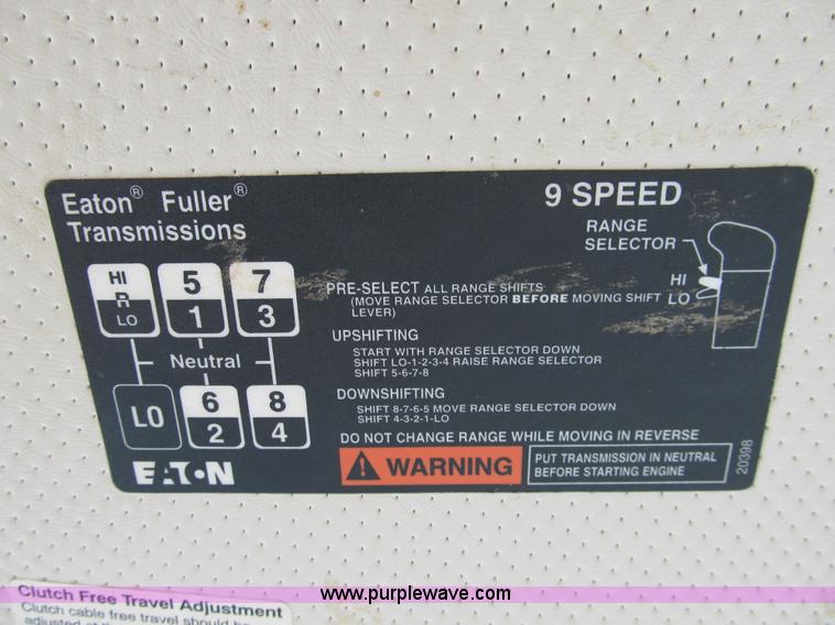 image for item 8990 1998 GMC C7500 truck with CME drilling attachment