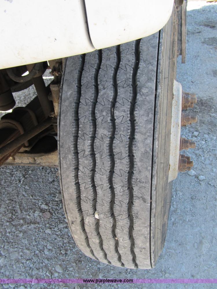 image for item 8990 1998 GMC C7500 truck with CME drilling attachment