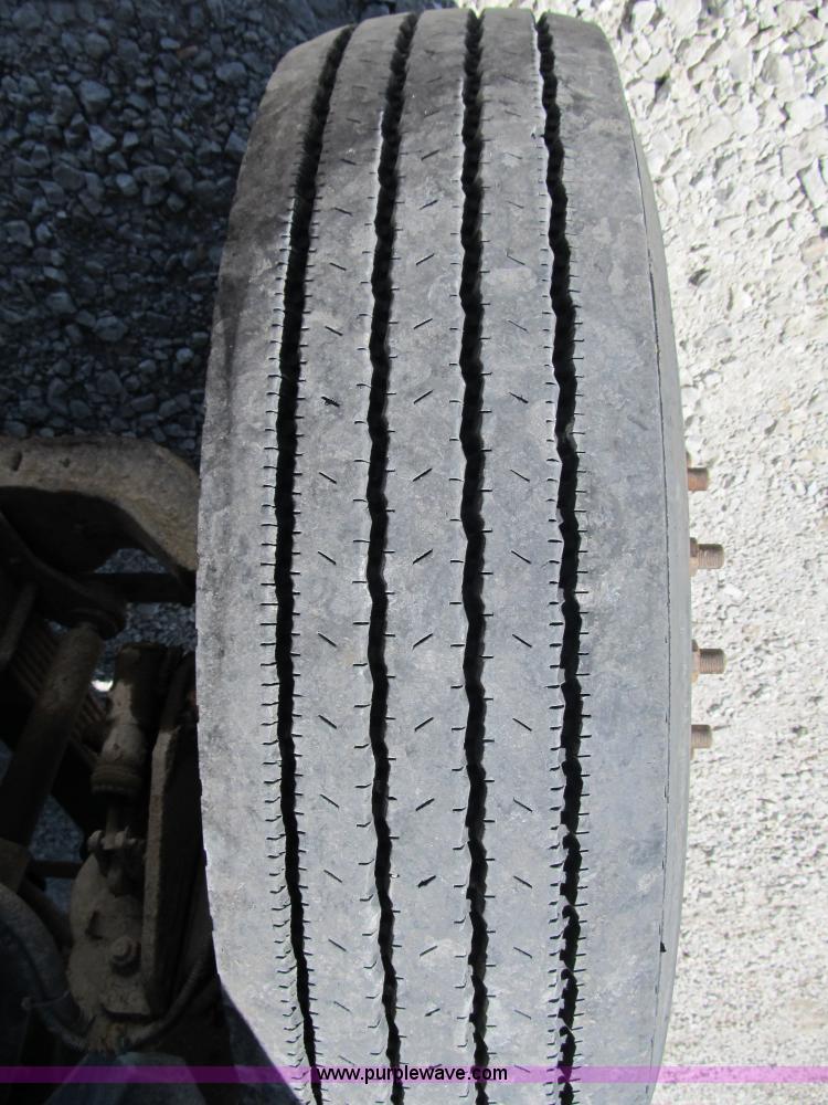 image for item 8990 1998 GMC C7500 truck with CME drilling attachment