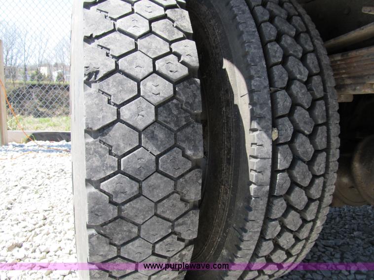 image for item 8990 1998 GMC C7500 truck with CME drilling attachment