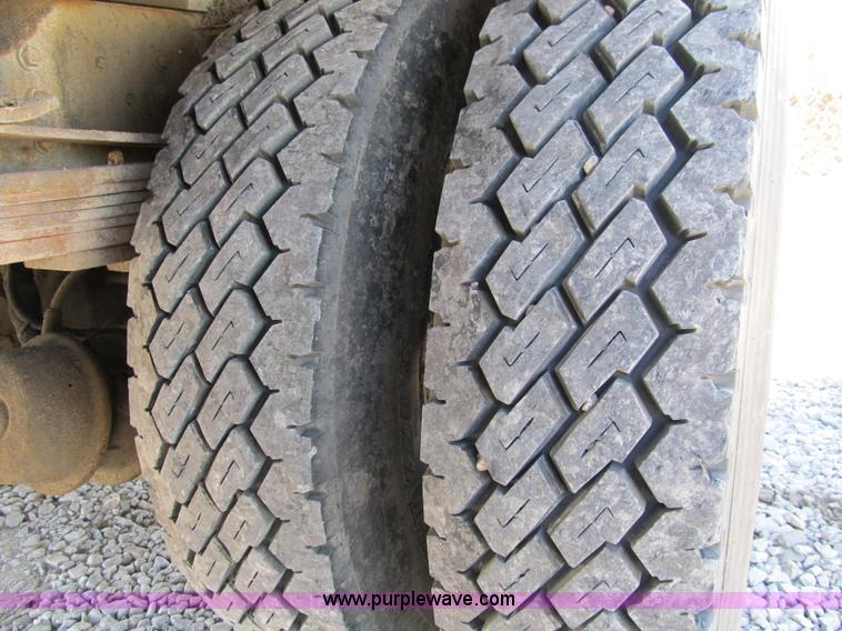 image for item 8990 1998 GMC C7500 truck with CME drilling attachment