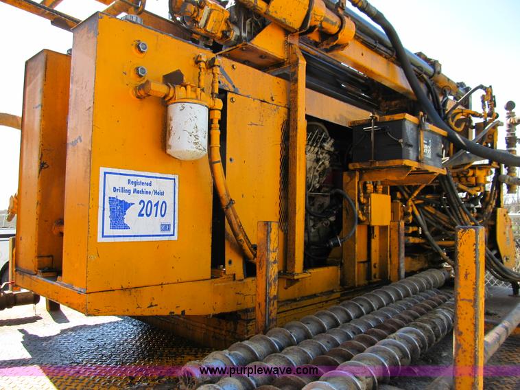 image for item 8990 1998 GMC C7500 truck with CME drilling attachment