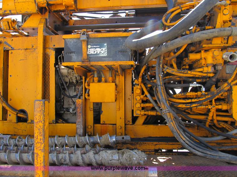 image for item 8990 1998 GMC C7500 truck with CME drilling attachment