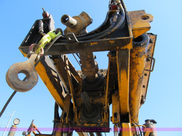 image for item 8990 1998 GMC C7500 truck with CME drilling attachment