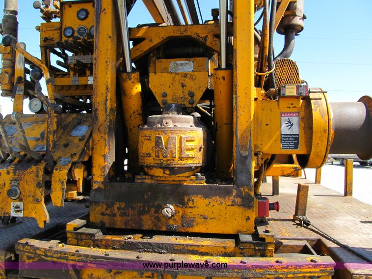 image for item 8990 1998 GMC C7500 truck with CME drilling attachment