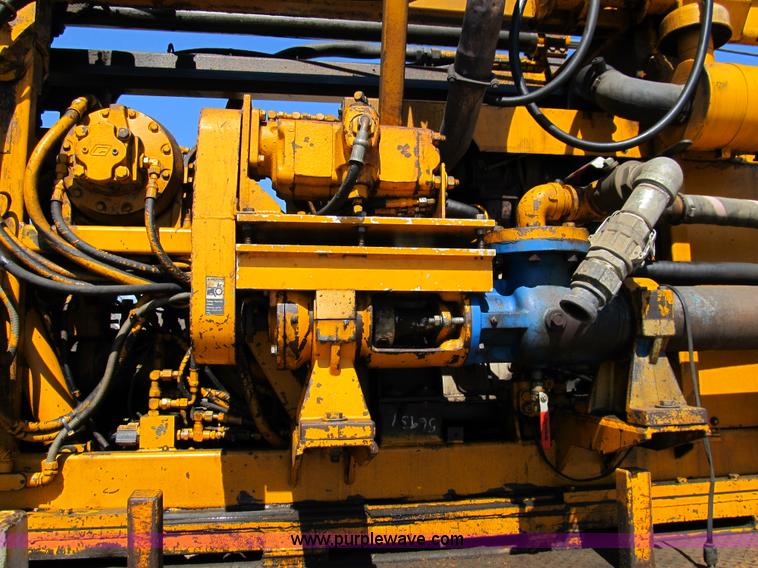 image for item 8990 1998 GMC C7500 truck with CME drilling attachment