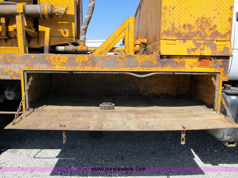 image for item 8990 1998 GMC C7500 truck with CME drilling attachment