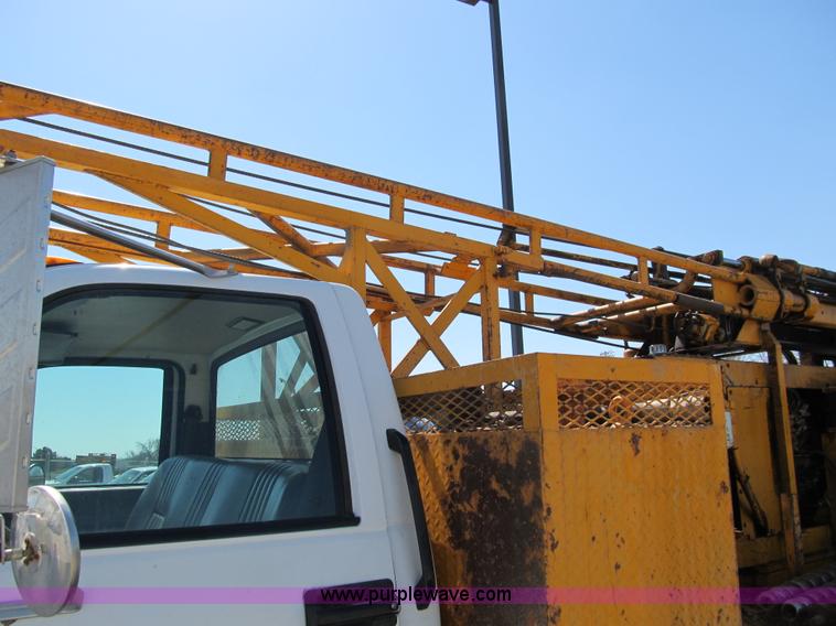 image for item 8990 1998 GMC C7500 truck with CME drilling attachment