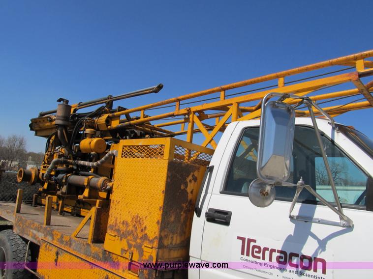 image for item 8990 1998 GMC C7500 truck with CME drilling attachment