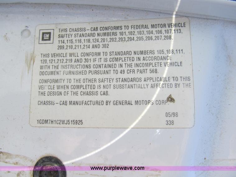 image for item 8990 1998 GMC C7500 truck with CME drilling attachment