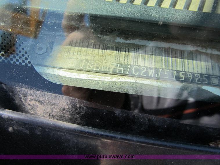 image for item 8990 1998 GMC C7500 truck with CME drilling attachment