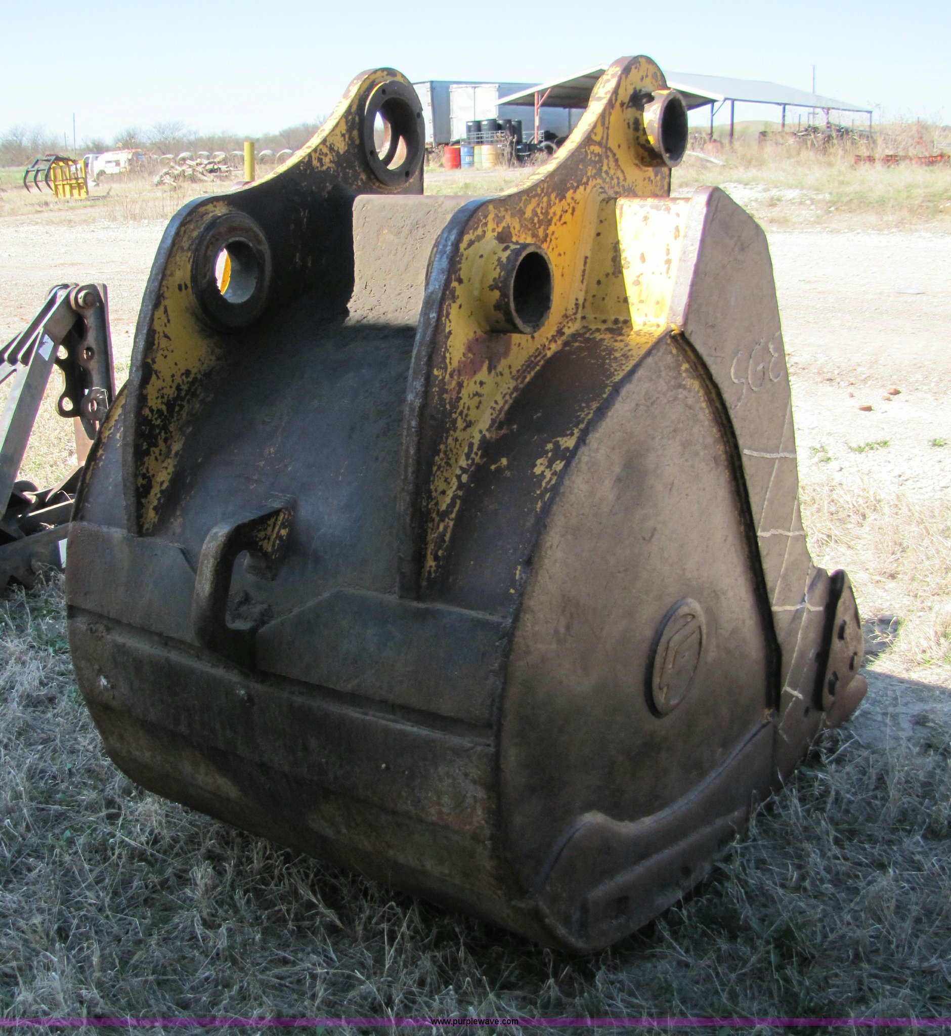 John Deere 992 excavator bucket in Lindsborg, KS | Item 8641 sold ...