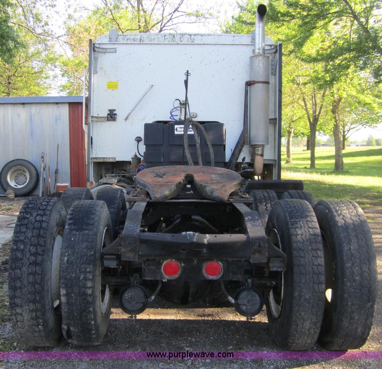 image for item 1000 1988 International COF9670 truck