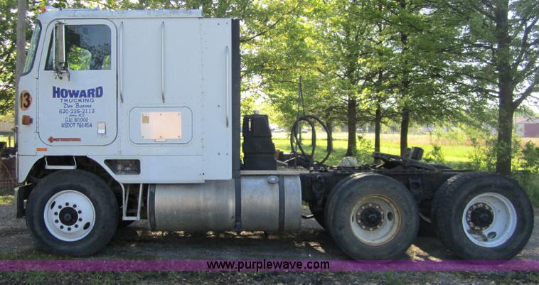 image for item 1000 1988 International COF9670 truck