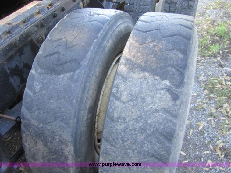 image for item 1000 1988 International COF9670 truck