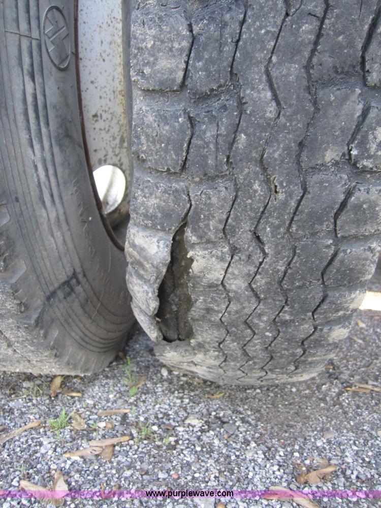 image for item 1000 1988 International COF9670 truck