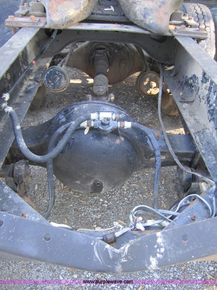 image for item 1000 1988 International COF9670 truck