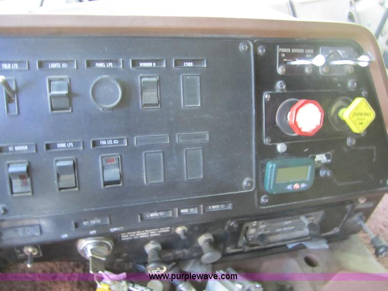 image for item 1000 1988 International COF9670 truck