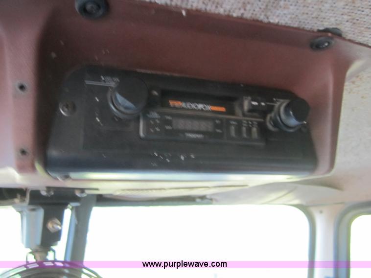 image for item 1000 1988 International COF9670 truck