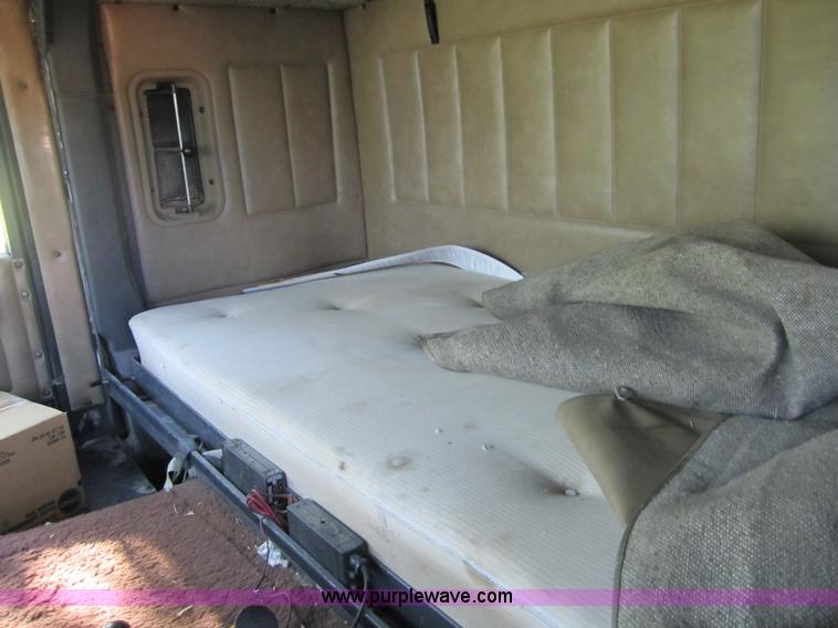 image for item 1000 1988 International COF9670 truck