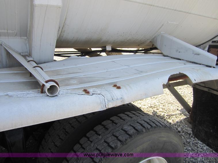 image for item 3855 1993 Trail Master semi tanker trailer