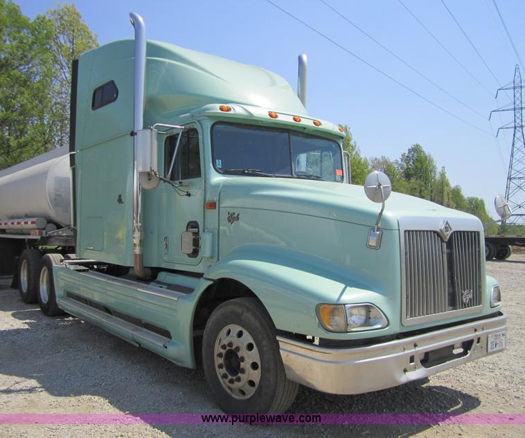image for item 3856 1998 International 9400 Eagle semi truck