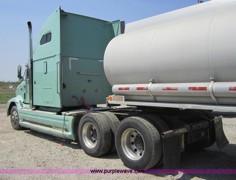 image for item 3856 1998 International 9400 Eagle semi truck