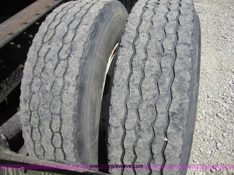 image for item 3856 1998 International 9400 Eagle semi truck