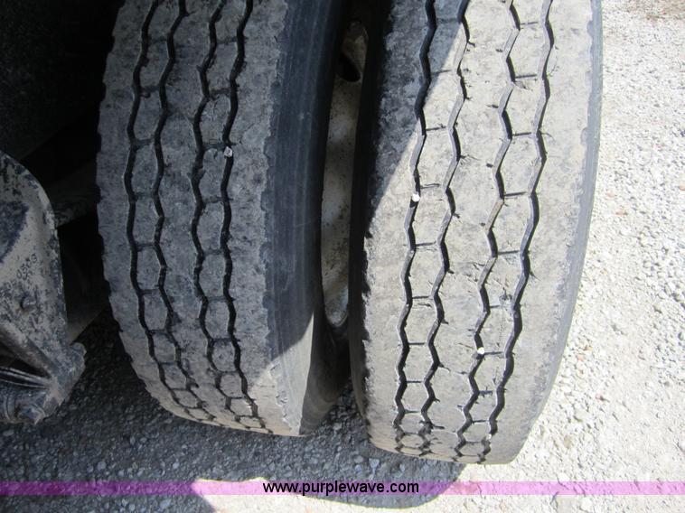 image for item 3856 1998 International 9400 Eagle semi truck