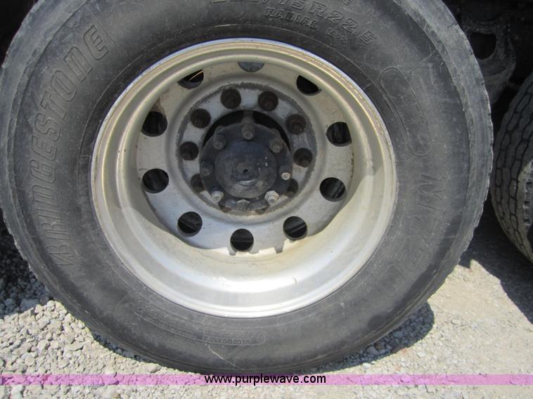 image for item 3856 1998 International 9400 Eagle semi truck