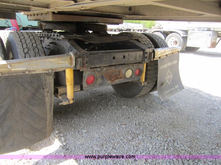 image for item 3856 1998 International 9400 Eagle semi truck