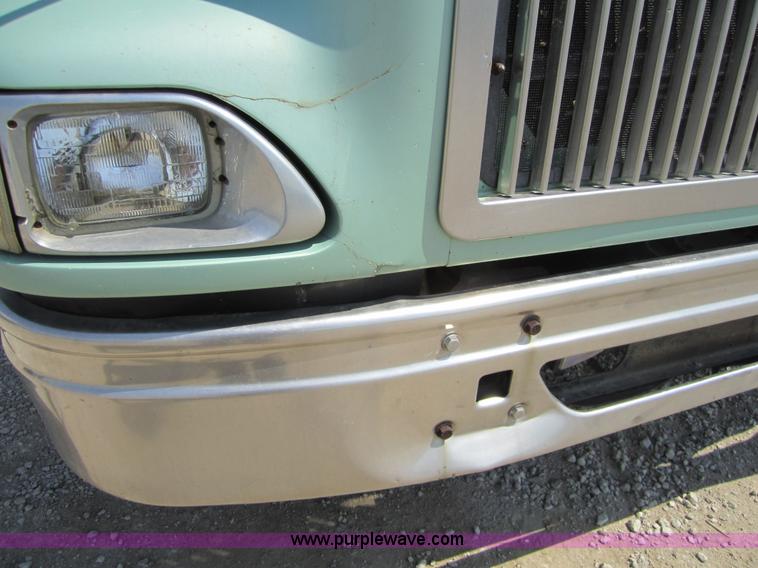 image for item 3856 1998 International 9400 Eagle semi truck