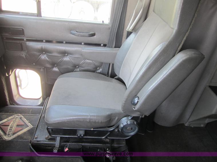 image for item 3856 1998 International 9400 Eagle semi truck