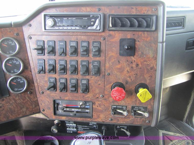 image for item 3856 1998 International 9400 Eagle semi truck