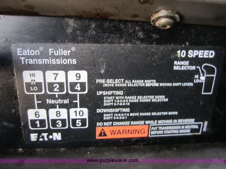 image for item 3856 1998 International 9400 Eagle semi truck