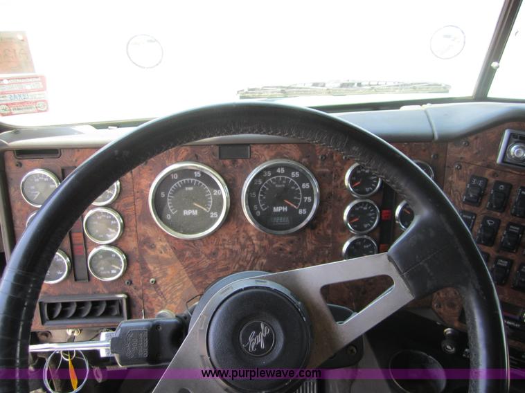 image for item 3856 1998 International 9400 Eagle semi truck