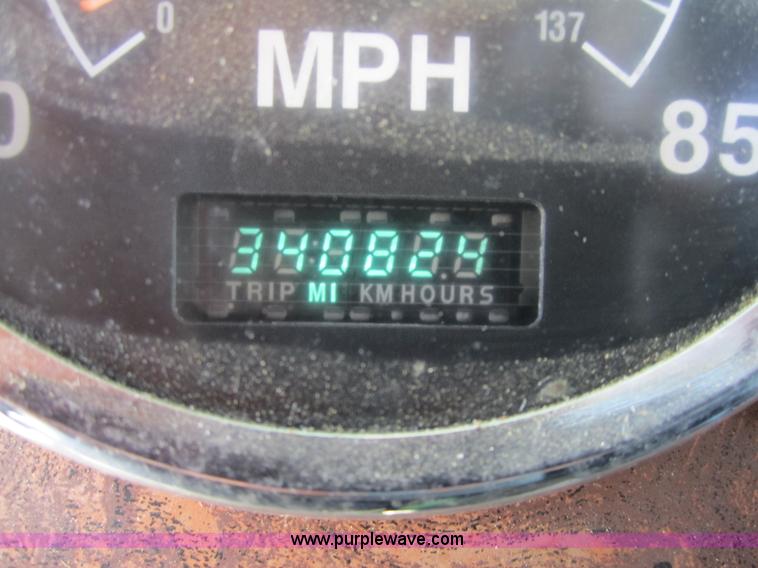 image for item 3856 1998 International 9400 Eagle semi truck