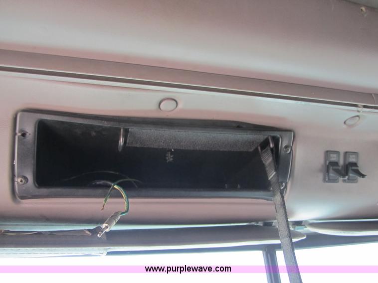 image for item 3856 1998 International 9400 Eagle semi truck