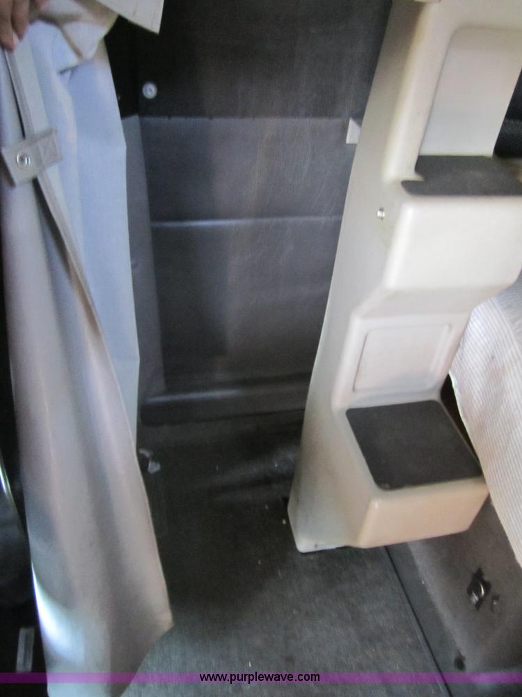 image for item 3856 1998 International 9400 Eagle semi truck