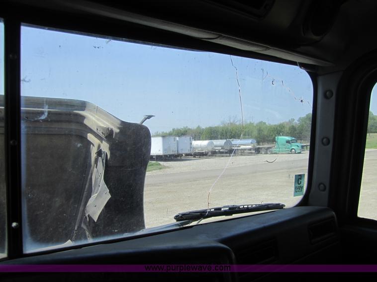 image for item 3856 1998 International 9400 Eagle semi truck