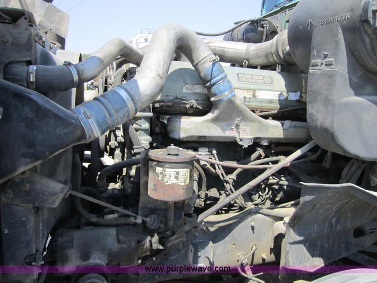 image for item 3856 1998 International 9400 Eagle semi truck