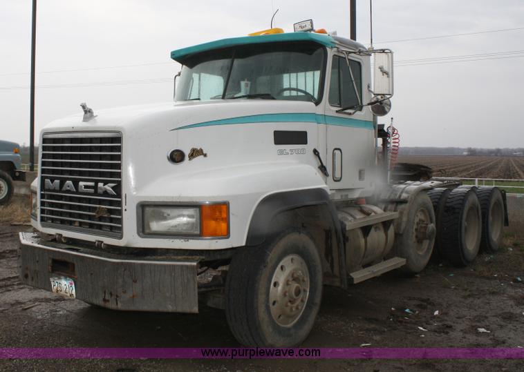 image for item 4717 1993 Mack CL713 semi truck