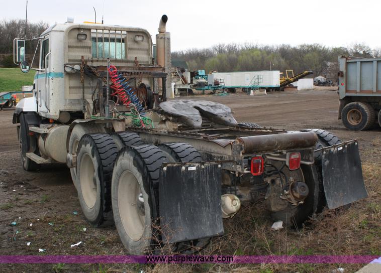 image for item 4717 1993 Mack CL713 semi truck